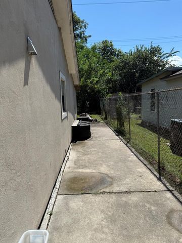 1002 Grenfell Lane, Houston, TX 77076