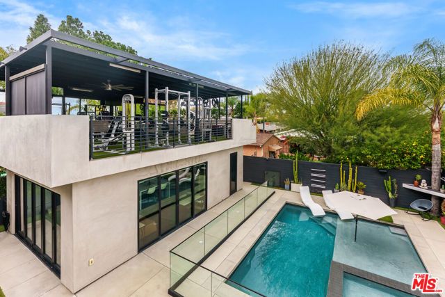 18589 Linnet Street, Tarzana (los Angeles), CA 91356