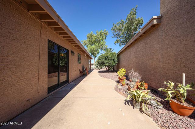 26434 S CEDARCREST Drive, Sun Lakes, AZ 85248