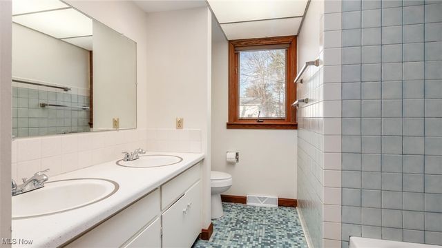 1675 Nob Hill Road, Zanesville, OH 43701