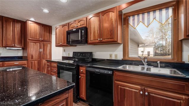 1675 Nob Hill Road, Zanesville, OH 43701