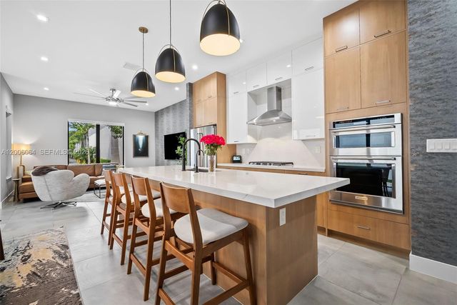 4392 NW 80 Ave, Doral, FL 33166