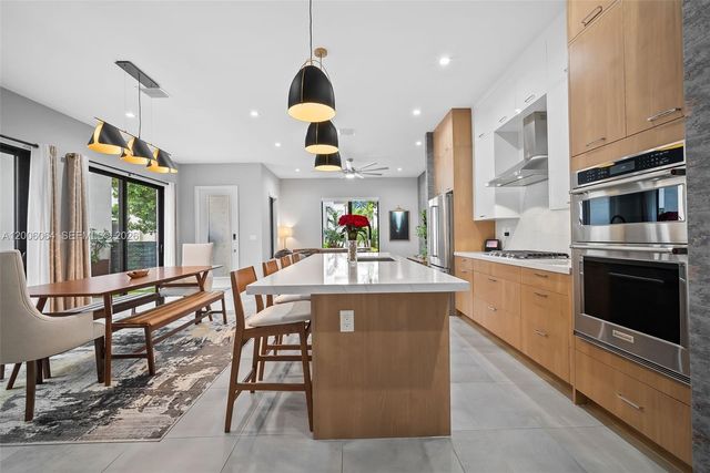 4392 NW 80 Ave, Doral, FL 33166