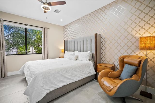 4392 NW 80 Ave, Doral, FL 33166