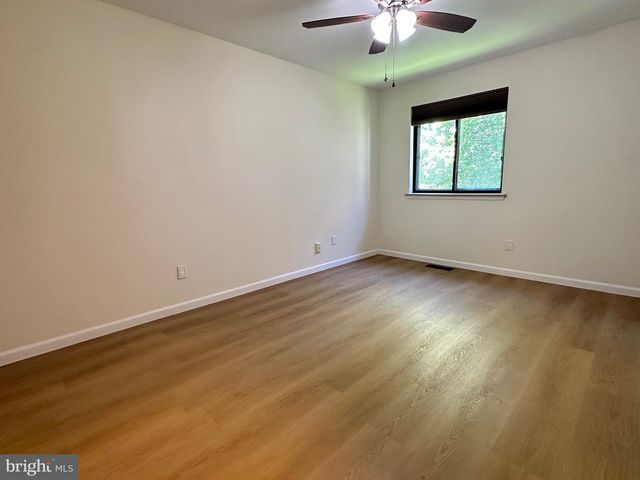 3 CENTENNIAL RD, Telford, PA 18969