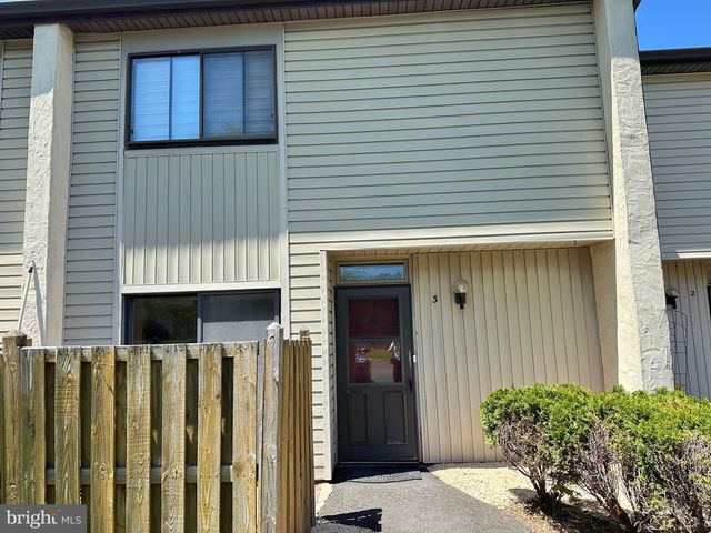 3 CENTENNIAL RD, Telford, PA 18969