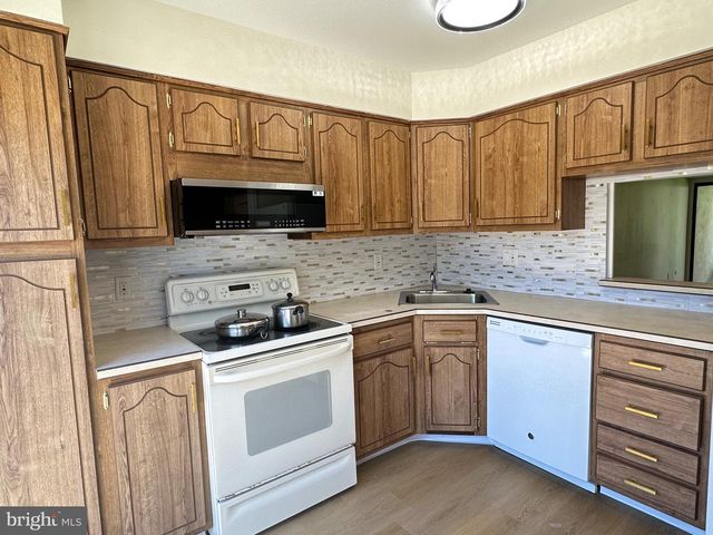 3 CENTENNIAL RD, Telford, PA 18969