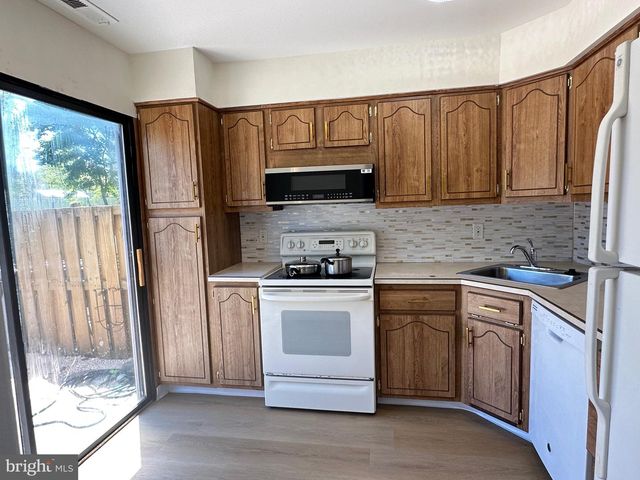 3 CENTENNIAL RD, Telford, PA 18969