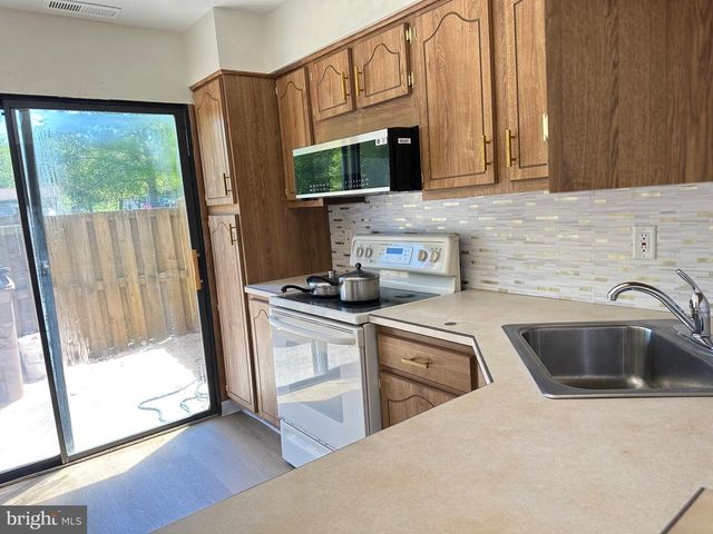 3 CENTENNIAL RD, Telford, PA 18969