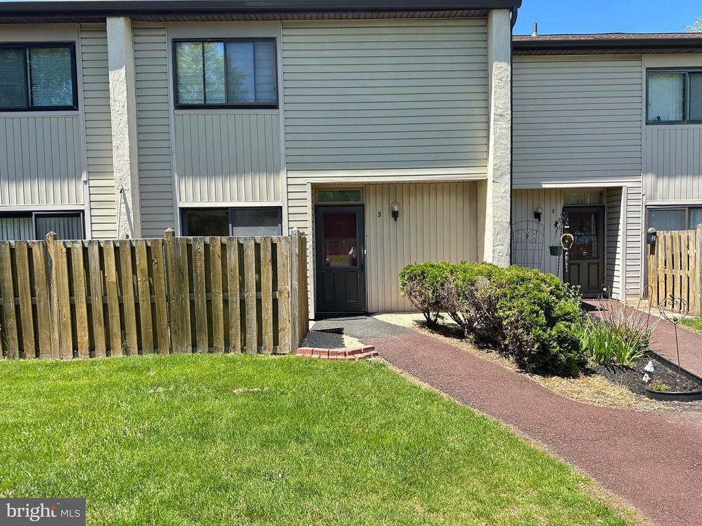 3 CENTENNIAL RD, Telford, PA 18969