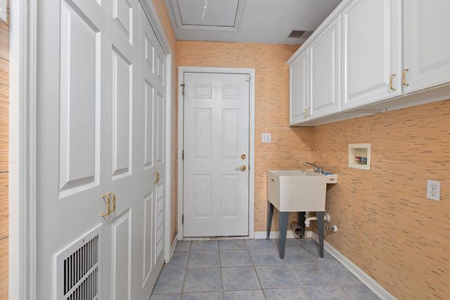 1513 Glen Eagles Drive, Schererville, IN 46375