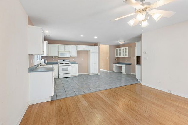 1513 Glen Eagles Drive, Schererville, IN 46375