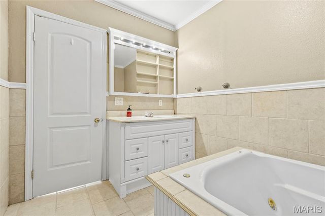 111 N Ravencrest Drive, Desloge, MO 63601