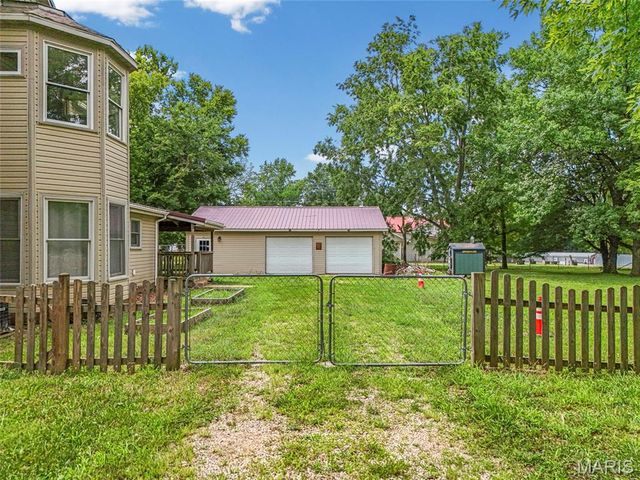 111 N Ravencrest Drive, Desloge, MO 63601