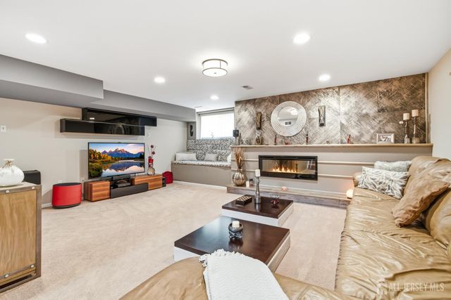 8 Rondell Lane, Old Bridge, NJ 08857