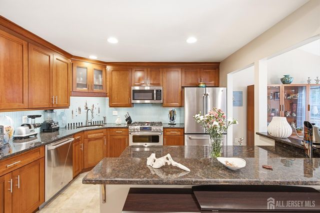 8 Rondell Lane, Old Bridge, NJ 08857