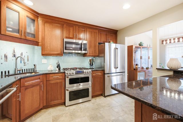 8 Rondell Lane, Old Bridge, NJ 08857