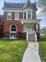 5614 Etzel Avenue, St Louis, MO 63112