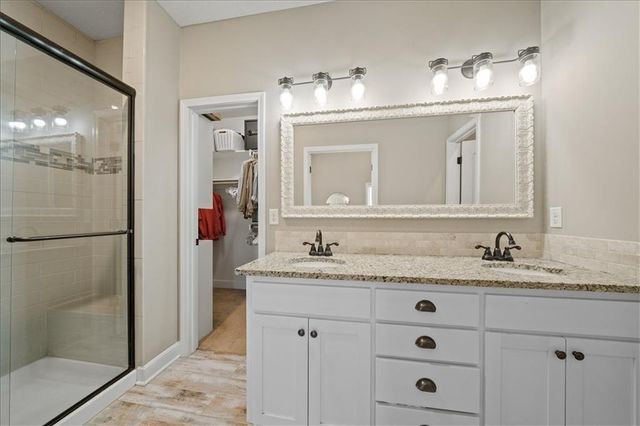 1117 SW 10th Terrace, Oak Grove, MO 64075