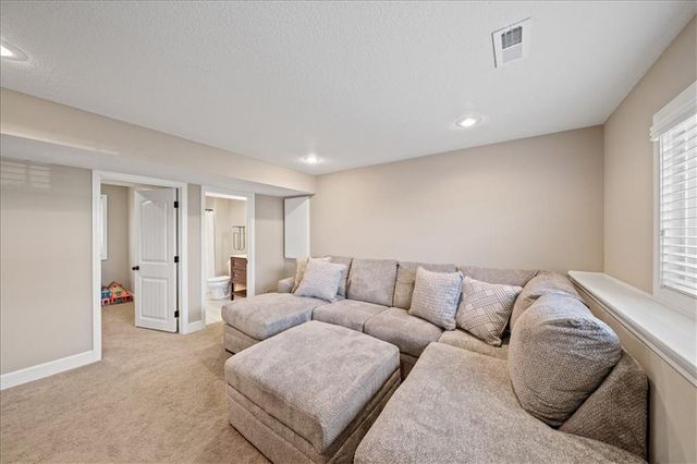 1117 SW 10th Terrace, Oak Grove, MO 64075