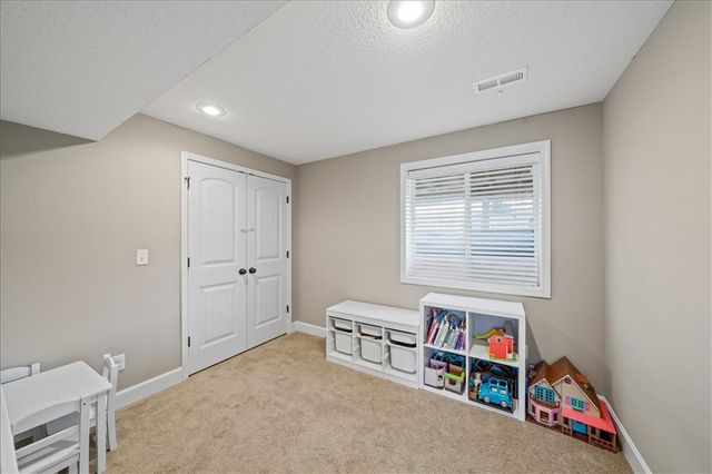 1117 SW 10th Terrace, Oak Grove, MO 64075