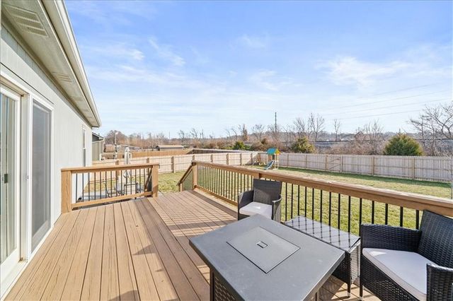 1117 SW 10th Terrace, Oak Grove, MO 64075