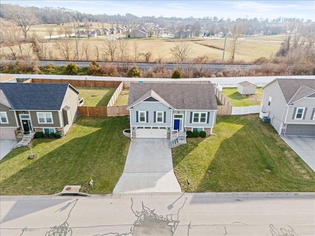 1117 SW 10th Terrace, Oak Grove, MO 64075