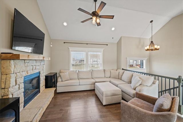 1117 SW 10th Terrace, Oak Grove, MO 64075