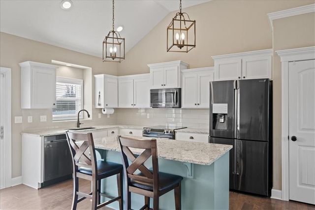 1117 SW 10th Terrace, Oak Grove, MO 64075