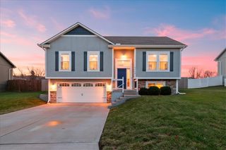 1117 SW 10th Terrace, Oak Grove, MO 64075