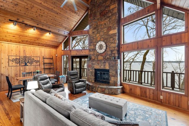 345 E El Dorado Dr, Scroggins, TX 75480