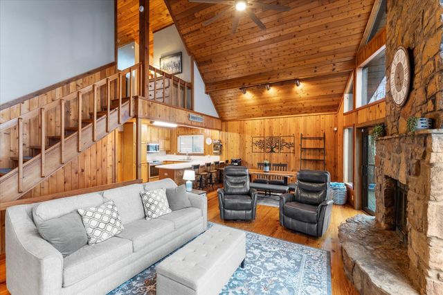 345 E El Dorado Dr, Scroggins, TX 75480