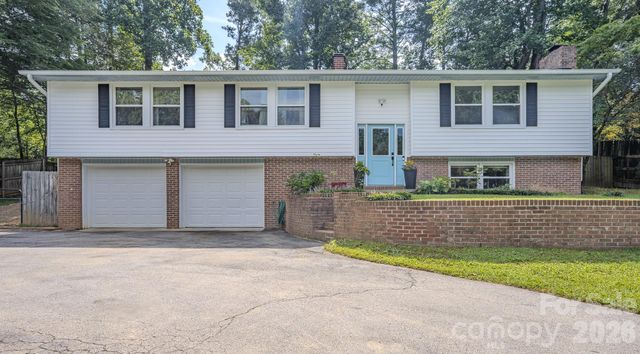 38 Ferenvilla Drive, Hendersonville, NC 28791
