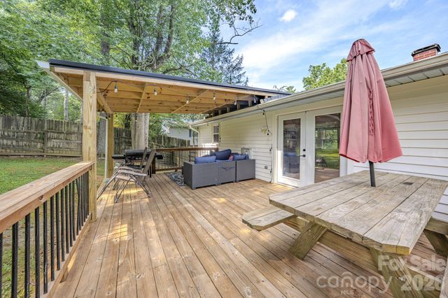 38 Ferenvilla Drive, Hendersonville, NC 28791