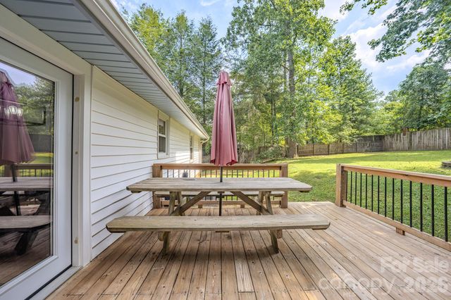 38 Ferenvilla Drive, Hendersonville, NC 28791