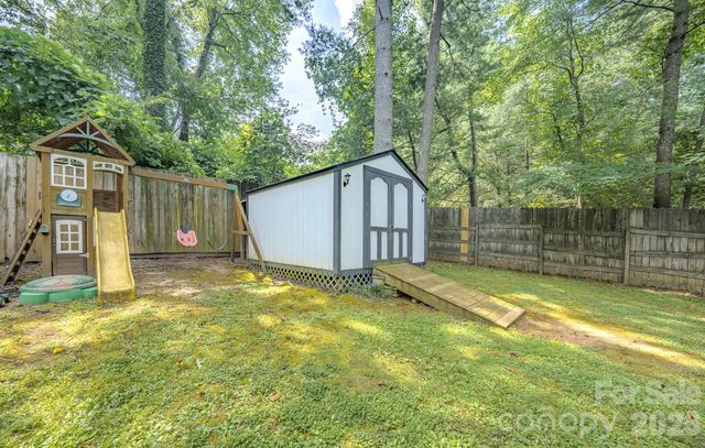 38 Ferenvilla Drive, Hendersonville, NC 28791