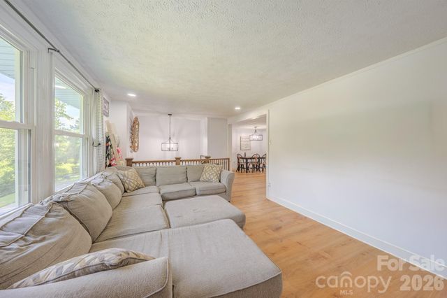 38 Ferenvilla Drive, Hendersonville, NC 28791