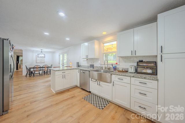 38 Ferenvilla Drive, Hendersonville, NC 28791