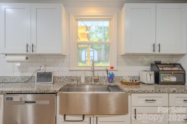 38 Ferenvilla Drive, Hendersonville, NC 28791