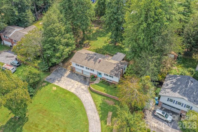 38 Ferenvilla Drive, Hendersonville, NC 28791