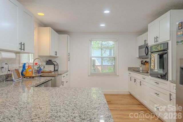 38 Ferenvilla Drive, Hendersonville, NC 28791