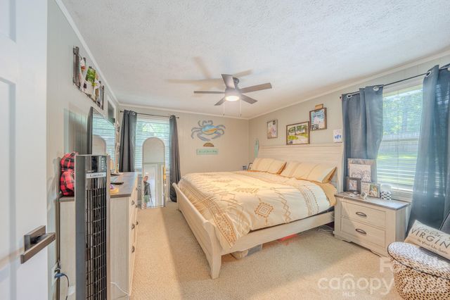 38 Ferenvilla Drive, Hendersonville, NC 28791