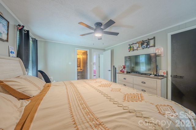38 Ferenvilla Drive, Hendersonville, NC 28791