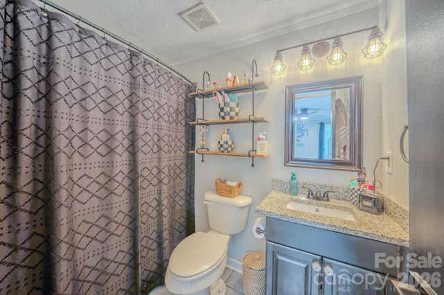 38 Ferenvilla Drive, Hendersonville, NC 28791