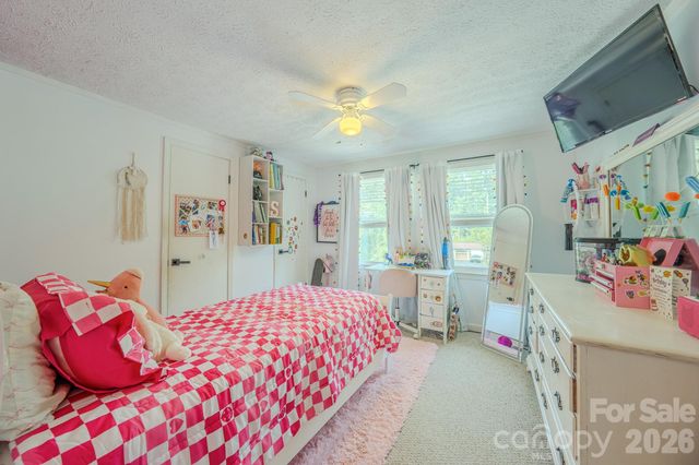 38 Ferenvilla Drive, Hendersonville, NC 28791
