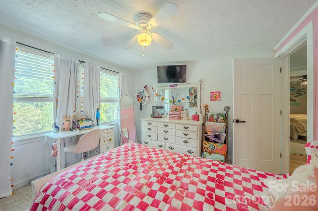 38 Ferenvilla Drive, Hendersonville, NC 28791