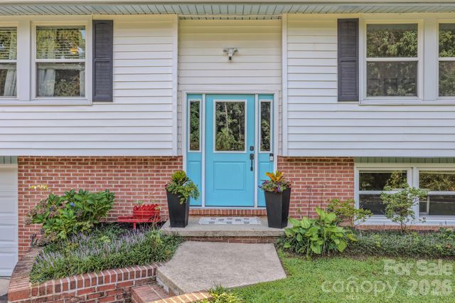 38 Ferenvilla Drive, Hendersonville, NC 28791