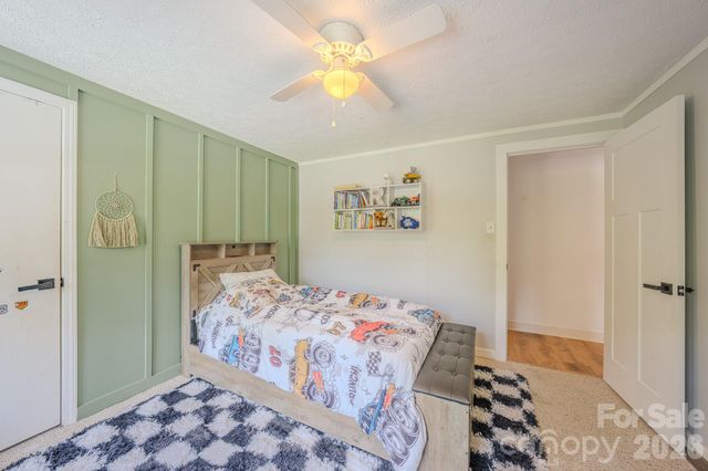 38 Ferenvilla Drive, Hendersonville, NC 28791