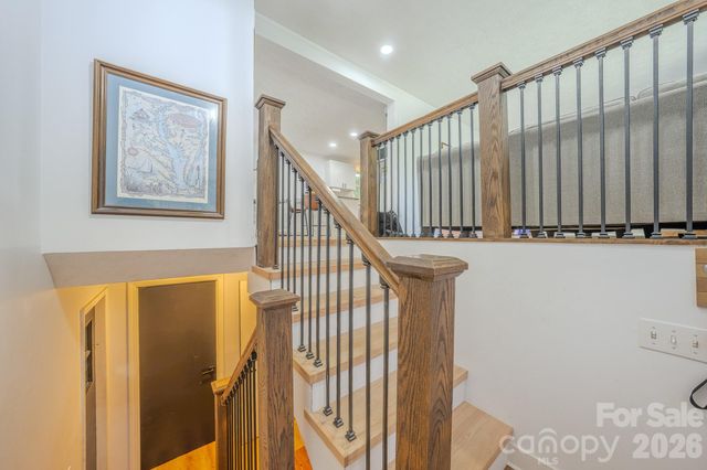 38 Ferenvilla Drive, Hendersonville, NC 28791