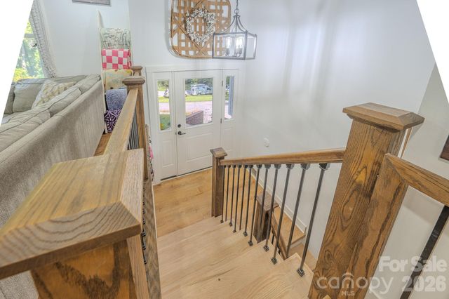 38 Ferenvilla Drive, Hendersonville, NC 28791